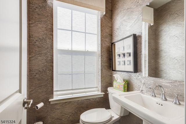 53 Eastwood Ter 53, East Hanover Twp., NJ 07936