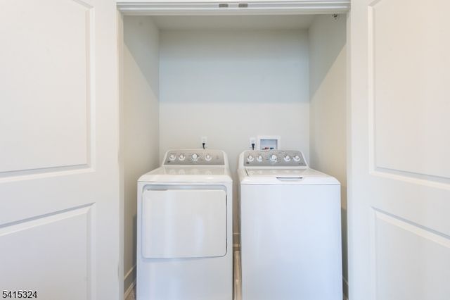 53 Eastwood Ter 53, East Hanover Twp., NJ 07936