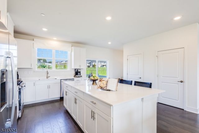 53 Eastwood Ter 53, East Hanover Twp., NJ 07936