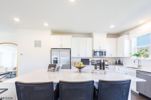 53 Eastwood Ter 53, East Hanover Twp., NJ 07936