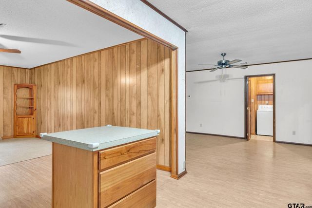 600 N Lake St, Waskom, TX 75692