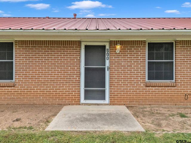 600 N Lake St, Waskom, TX 75692