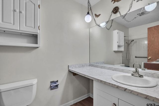 600 N Lake St, Waskom, TX 75692