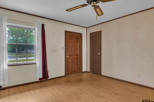 600 N Lake St, Waskom, TX 75692