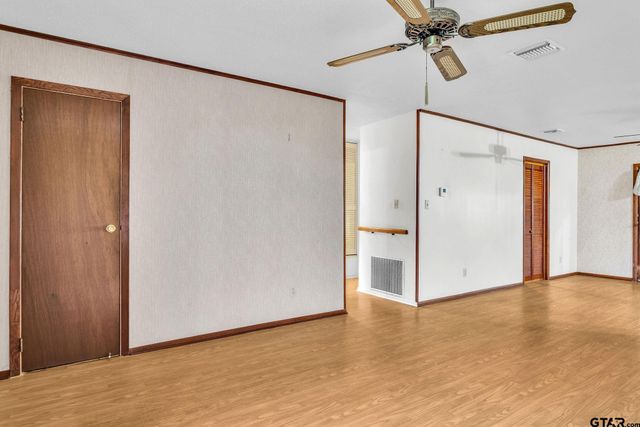 600 N Lake St, Waskom, TX 75692