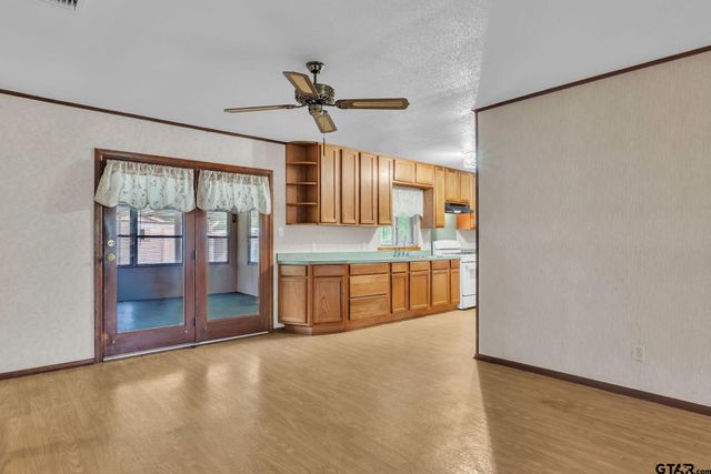 600 N Lake St, Waskom, TX 75692