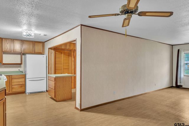 600 N Lake St, Waskom, TX 75692