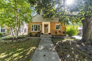 2209 W Kendall AVENUE, Glendale, WI 53209