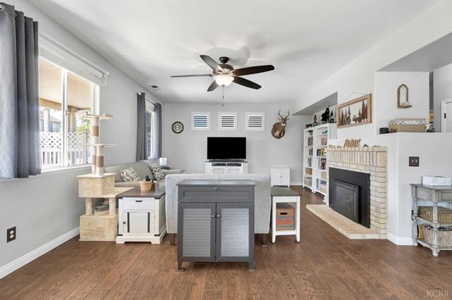 917 W Windsor Drive, Hanford, CA 93230