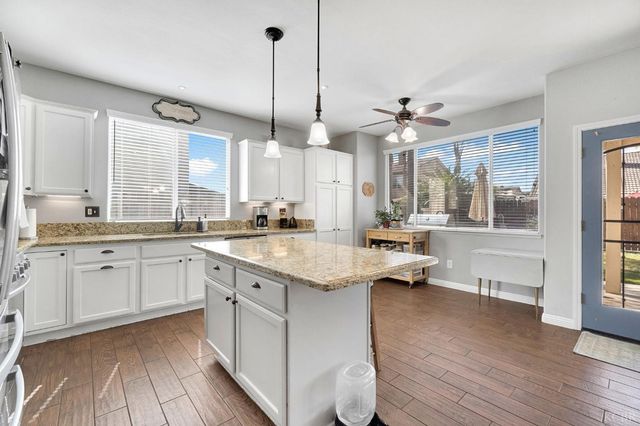917 W Windsor Drive, Hanford, CA 93230