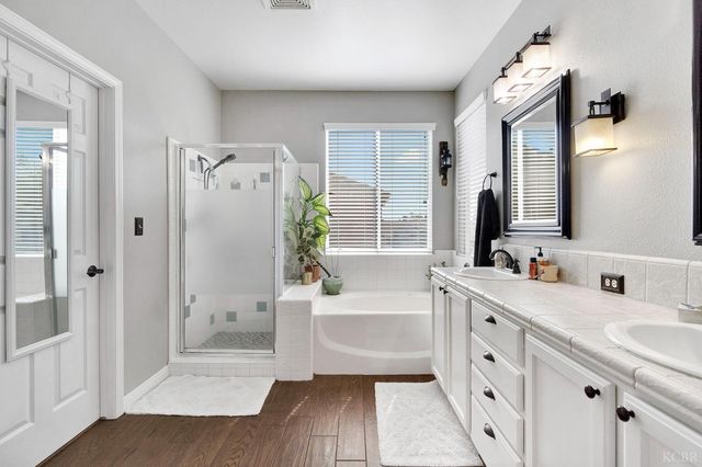 917 W Windsor Drive, Hanford, CA 93230