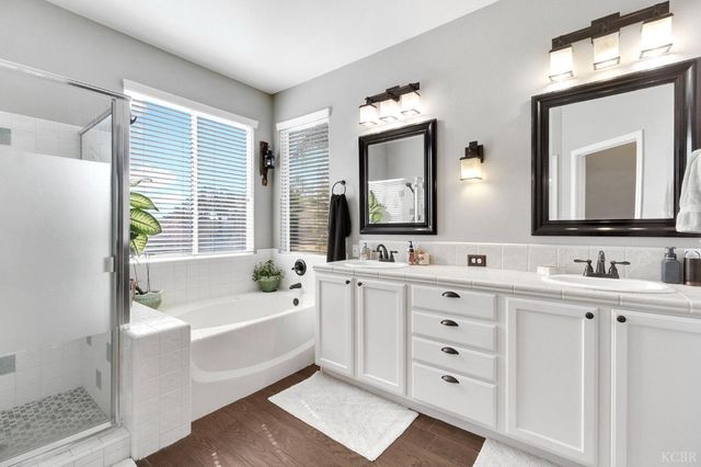 917 W Windsor Drive, Hanford, CA 93230