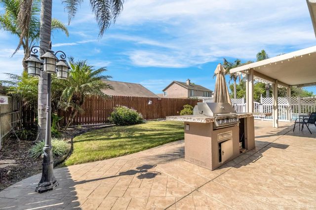 917 W Windsor Drive, Hanford, CA 93230
