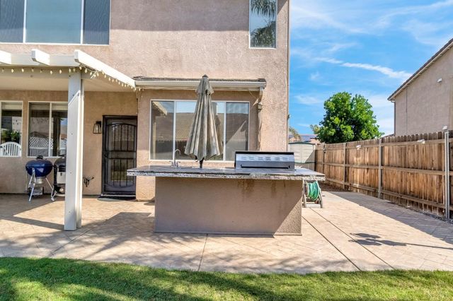 917 W Windsor Drive, Hanford, CA 93230