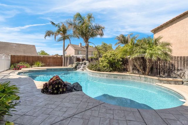917 W Windsor Drive, Hanford, CA 93230