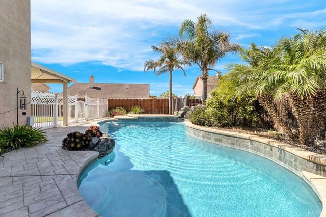 917 W Windsor Drive, Hanford, CA 93230