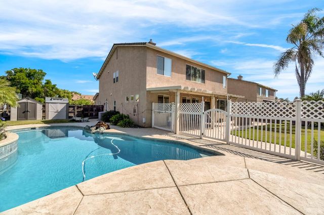 917 W Windsor Drive, Hanford, CA 93230