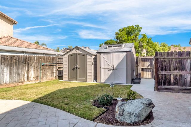 917 W Windsor Drive, Hanford, CA 93230