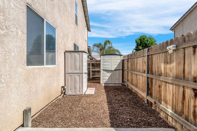 917 W Windsor Drive, Hanford, CA 93230