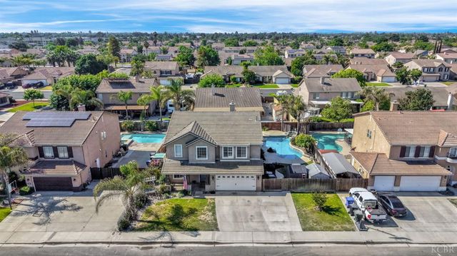917 W Windsor Drive, Hanford, CA 93230