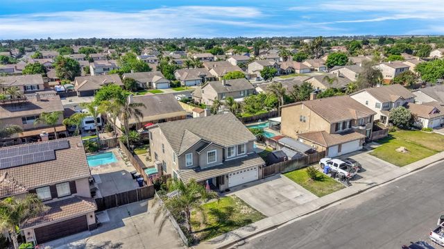 917 W Windsor Drive, Hanford, CA 93230