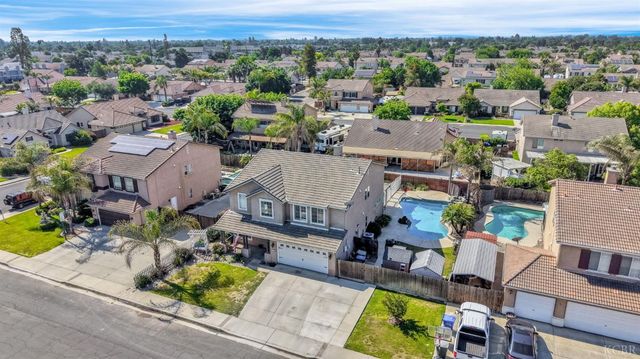 917 W Windsor Drive, Hanford, CA 93230