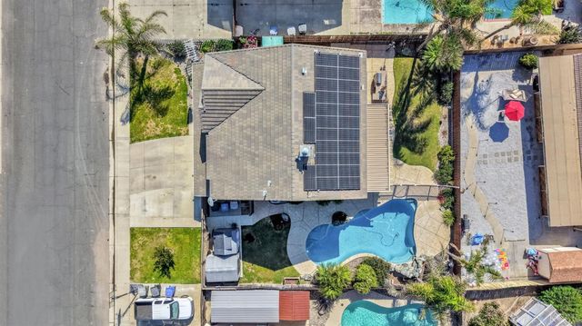 917 W Windsor Drive, Hanford, CA 93230