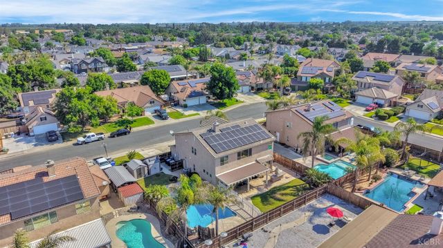 917 W Windsor Drive, Hanford, CA 93230
