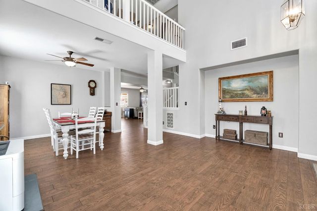 917 W Windsor Drive, Hanford, CA 93230