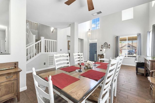 917 W Windsor Drive, Hanford, CA 93230