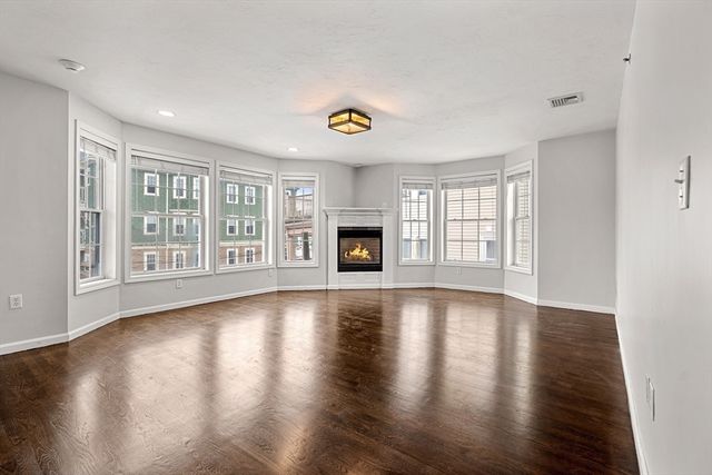 10 Saco St 5, Boston, MA 02122