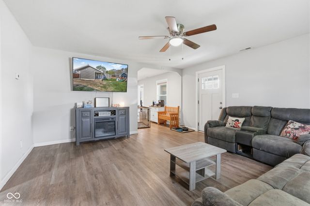 1028 N Walnut Street, Lapel, IN 46051