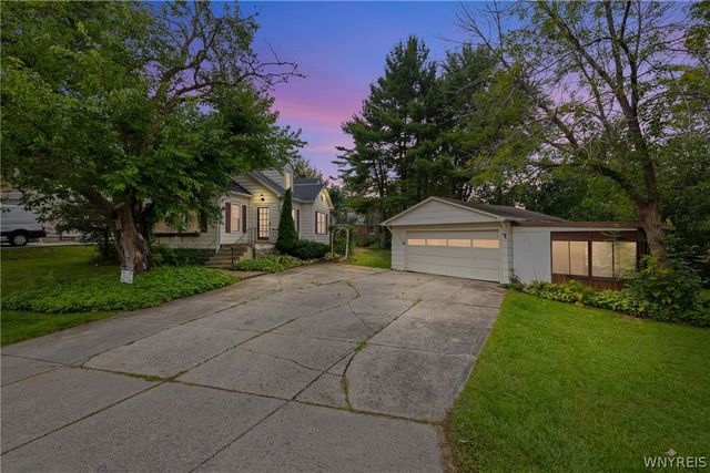 2633 Greenfield Avenue, Hamburg, NY 14075