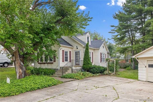 2633 Greenfield Avenue, Hamburg, NY 14075