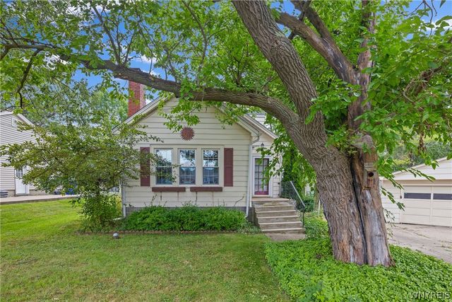 2633 Greenfield Avenue, Hamburg, NY 14075
