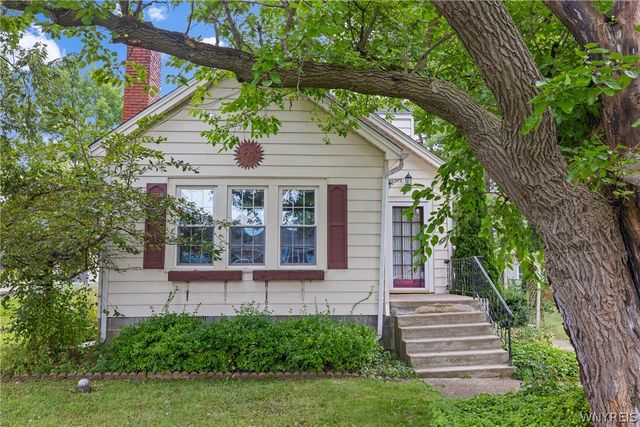 2633 Greenfield Avenue, Hamburg, NY 14075