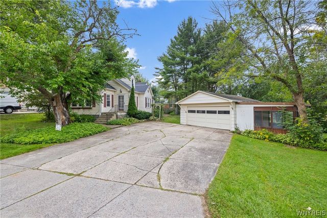 2633 Greenfield Avenue, Hamburg, NY 14075