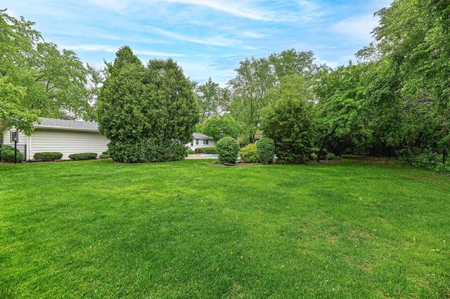 S66W13085 Somerset DRIVE, Muskego, WI 53150