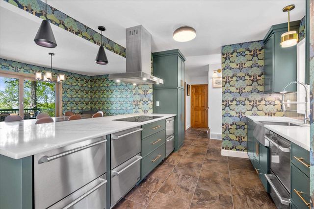 2825 NICOLET DRIVE, Green Bay, WI 54311