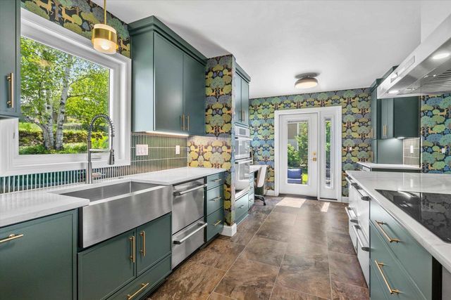 2825 NICOLET DRIVE, Green Bay, WI 54311