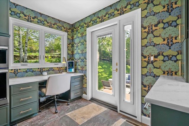 2825 NICOLET DRIVE, Green Bay, WI 54311