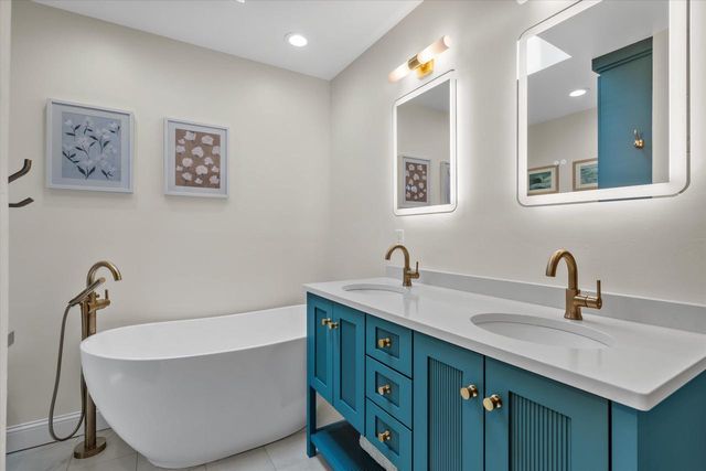 2825 NICOLET DRIVE, Green Bay, WI 54311