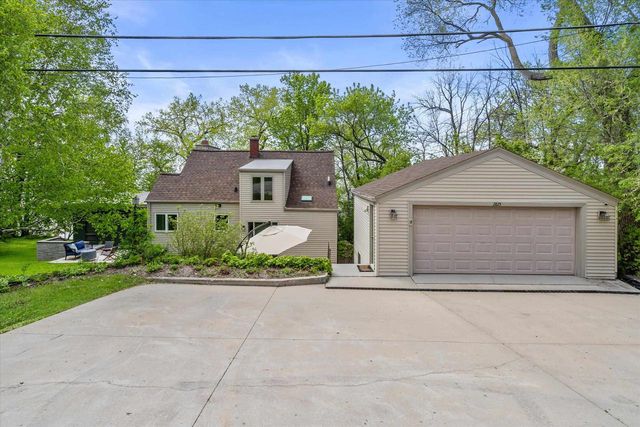 2825 NICOLET DRIVE, Green Bay, WI 54311
