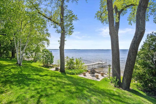 2825 NICOLET DRIVE, Green Bay, WI 54311