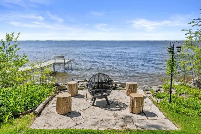 2825 NICOLET DRIVE, Green Bay, WI 54311