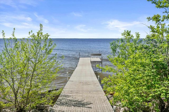 2825 NICOLET DRIVE, Green Bay, WI 54311