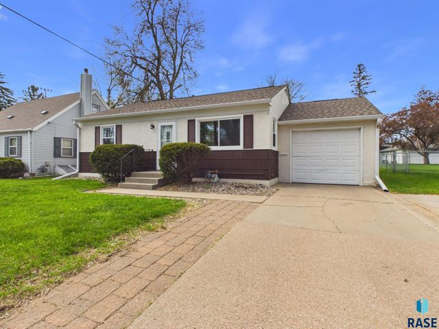 1609 W 33rd St Street, Sioux Falls, SD 57105