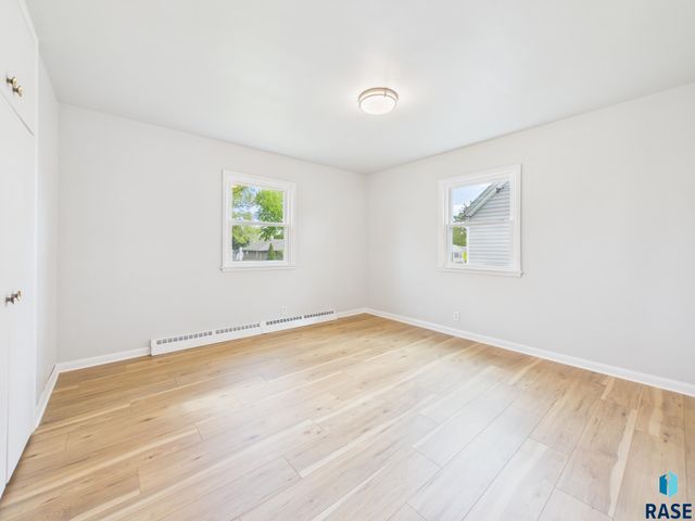 1609 W 33rd St Street, Sioux Falls, SD 57105