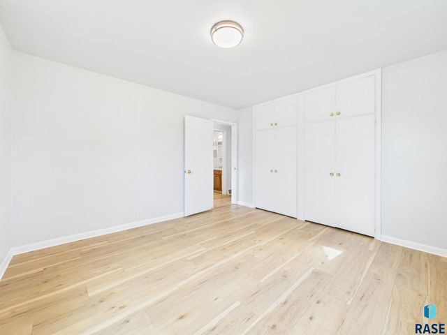1609 W 33rd St Street, Sioux Falls, SD 57105