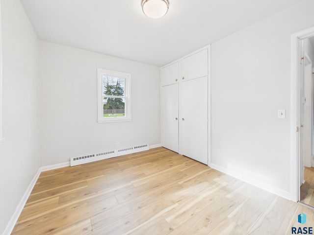 1609 W 33rd St Street, Sioux Falls, SD 57105
